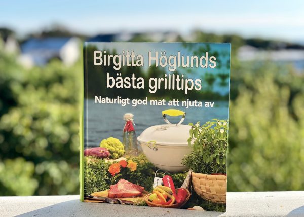 Bild på omslaget av boken Birgitta Höglunds bästa grilltips